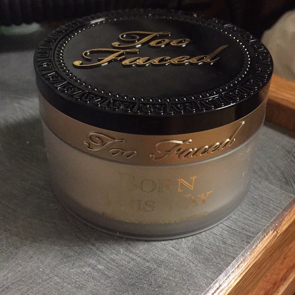 TOO FACED BORN THIS WAY SETTING POWDER